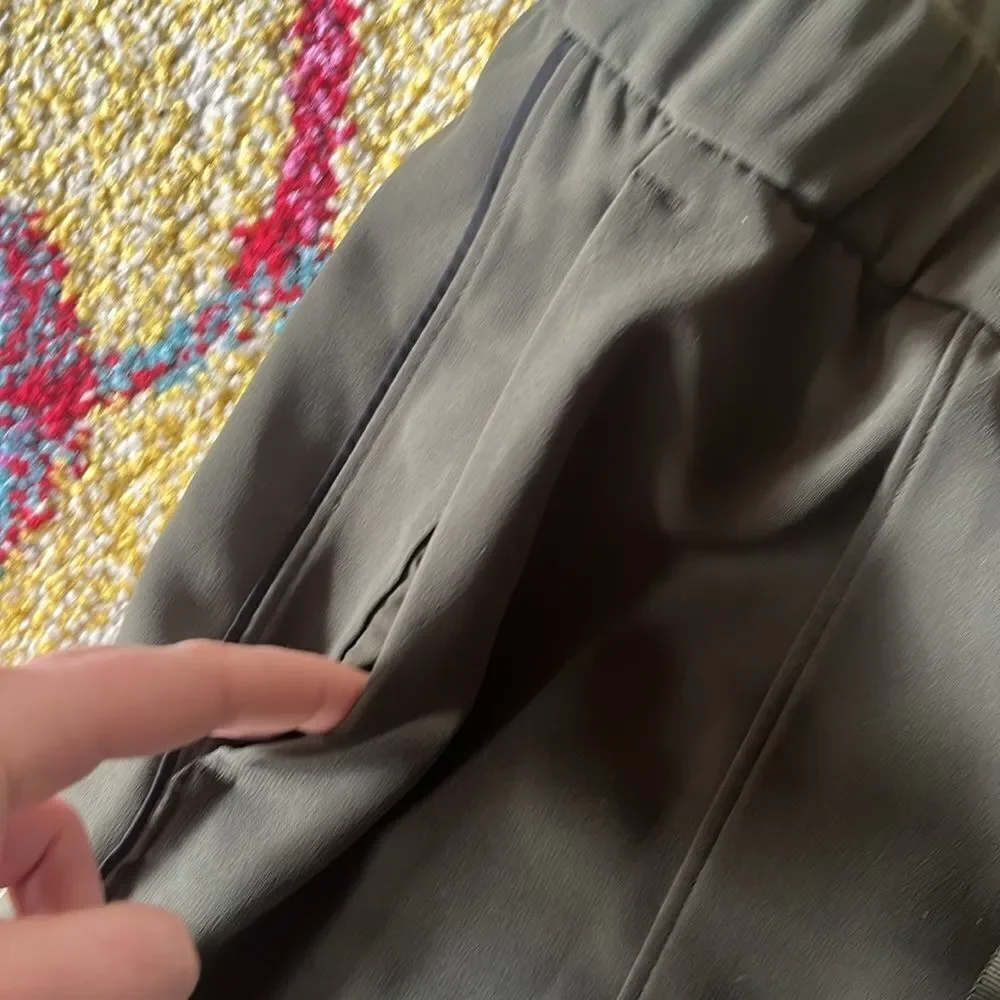 LULULEMON ATHLETICA ON THE RIGHT TRACK PANTS SIZE 10
